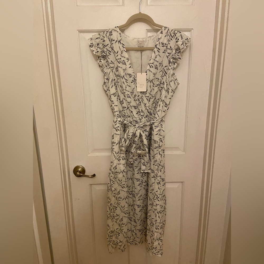 *NWT* A New Day White and Black Tie Front Dress in SIZE Medium *NEVER WORN*